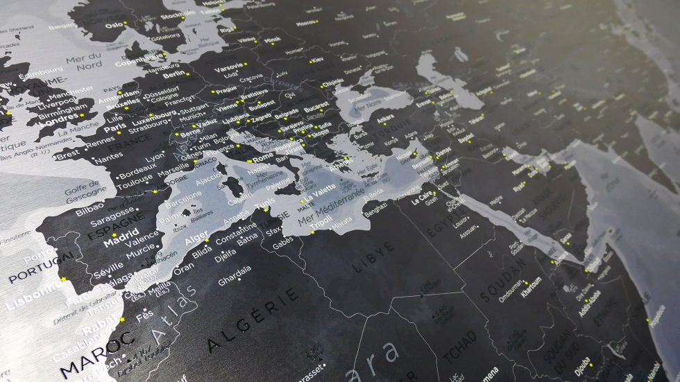 Carte-Monde-Acier