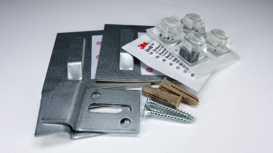 Attaches murales adhésives Pour des tableaux faciles à poser